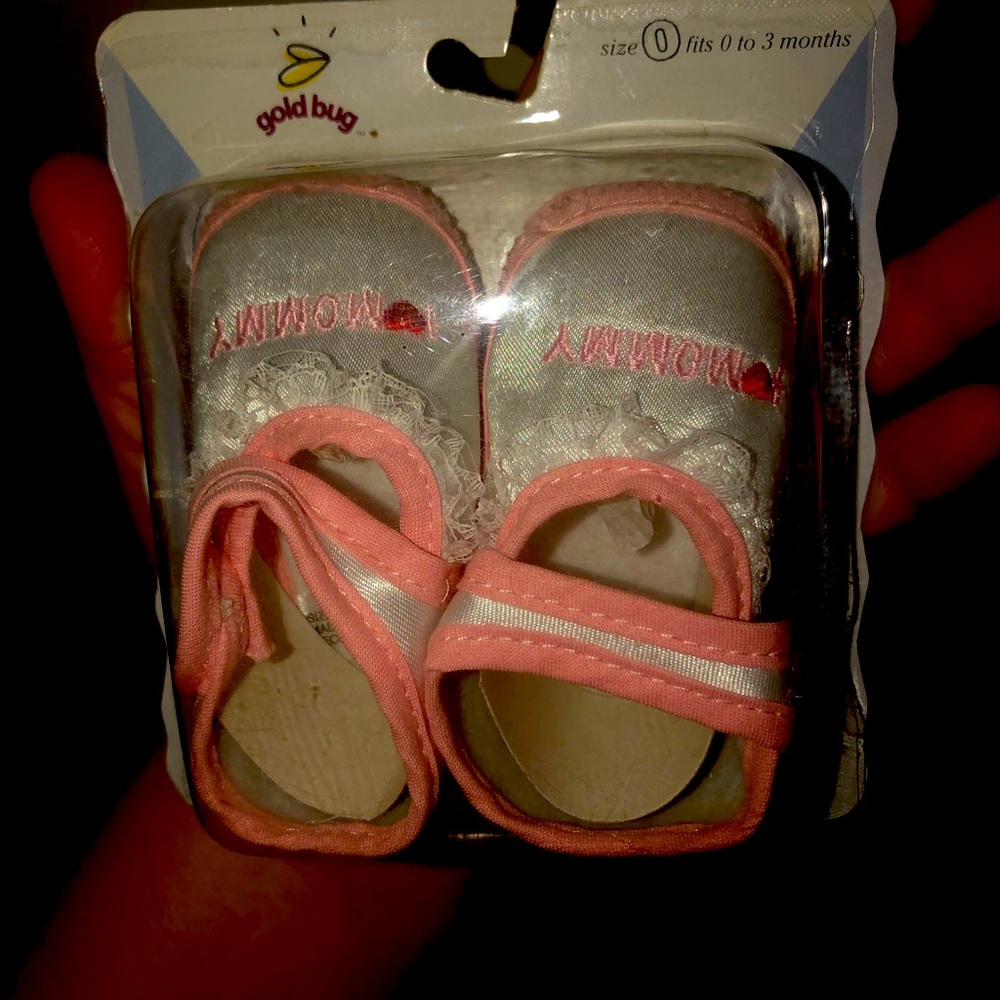 Gold bug girls size 0 (0-3 months) baby shoes